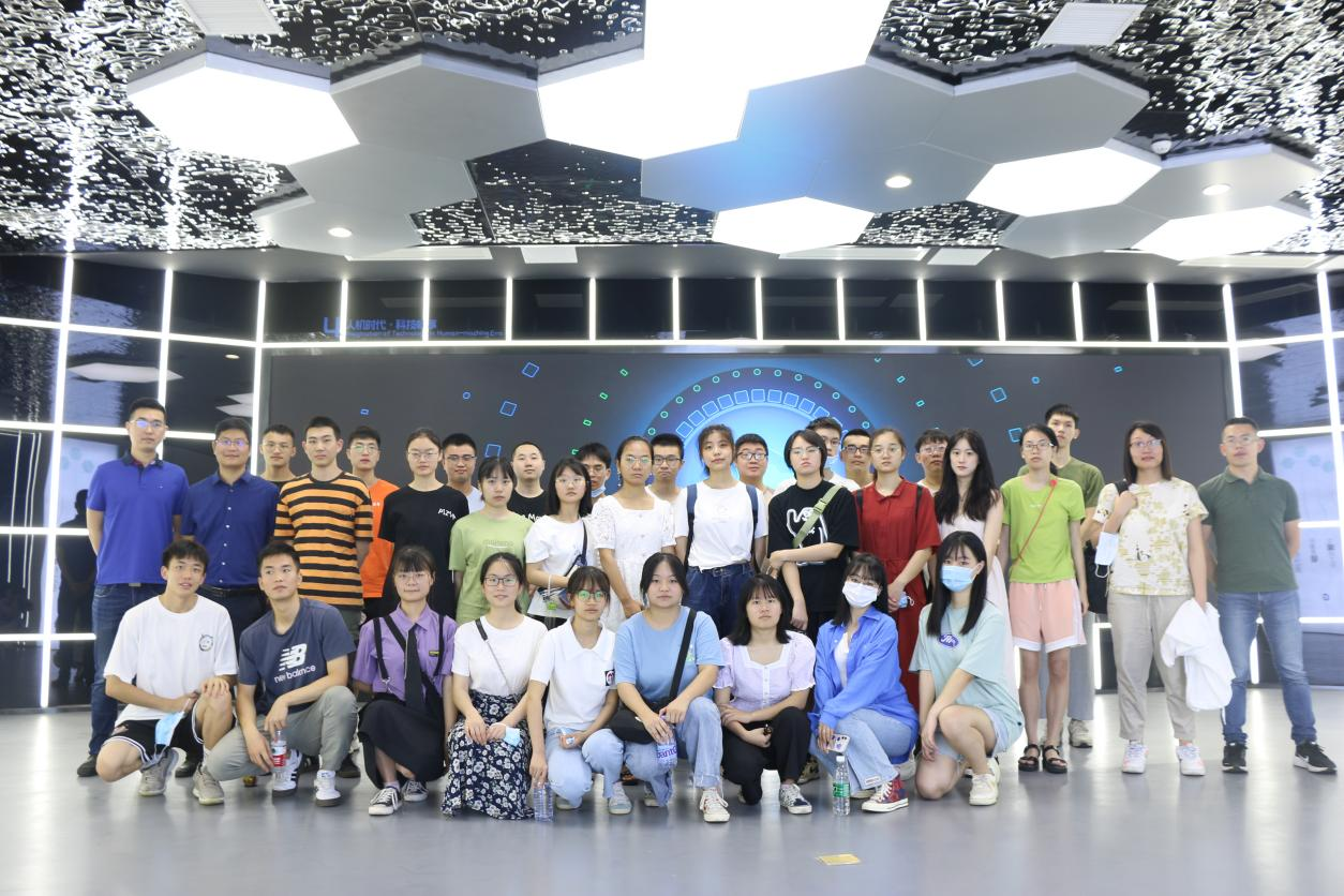重庆师范大学化学学院师生来我司参加 2021年第二期“走进石墨烯”科普活动